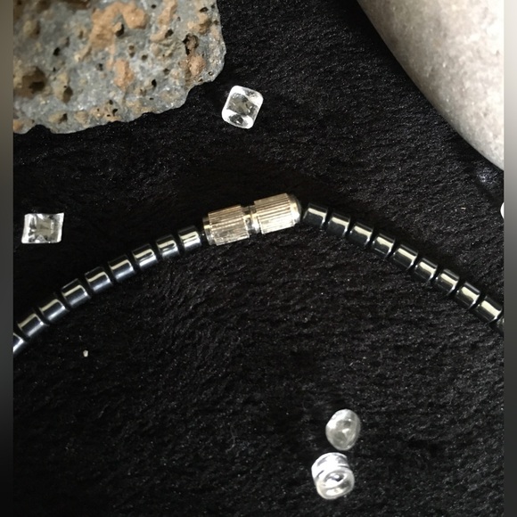 Hematite And Stone Chip Heart Necklace - Picture 3 of 6